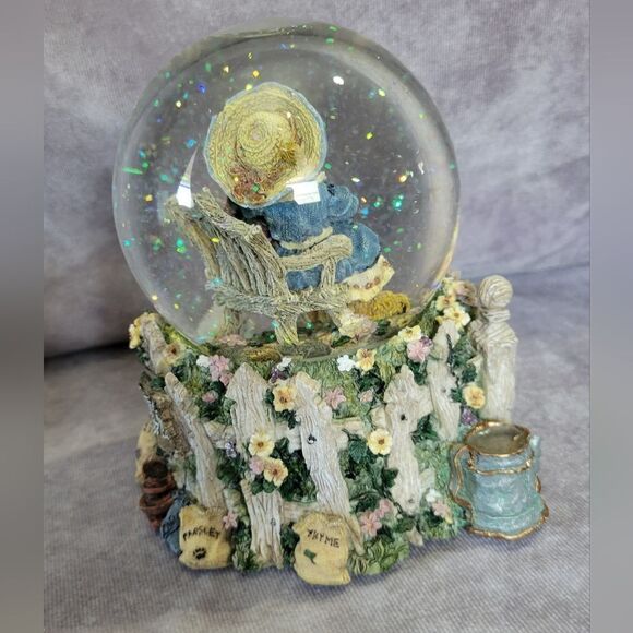 Boyds Bear Snow Globe Martha Green Thumb - Picture 9 of 11